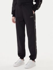 Guess Spodnie dresowe V5BB23 KCX22 Czarny Wide Leg. Czarne spodnie dresowe damskie Guess, z aplikacjami, z dresówki. Za 479.99 zł.