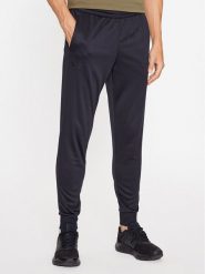 Under Armour Spodnie dresowe Ua Armour Fleece Joggers 1373362 Czarny Loose Fit. Czarne spodnie sportowe męskie Under Armour, m, bez wzorów, z dresówki. Za 159.99 zł.