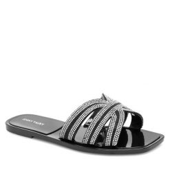 Klapki JENNY. Czarne klapki damskie Jenny, bez wzorów, bez obcasa, bez zapięcia. Za 59.99 zł.