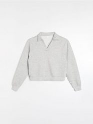 Bluza polo z domieszką wiskozy soft touch - szary. Szare bluzy damskie Sinsay, l, bez wzorów, z wiskozy, bez ramiączek, bez kaptura. Za 49.99 zł.