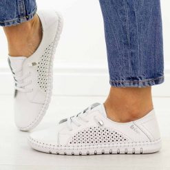 Białe ażurowe skórzane półbuty damskie Lee Cooper 4253. Białe półbuty damskie Lee Cooper, na jesień, w ażurowe wzory, z jeansu, casualowe, z okrągłym noskiem, bez obcasa, na płaskiej podeszwie, bez zapięcia. Za 219.00 zł.