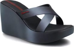 Ipanema Klapki Ipanema 83423 czarny damskie klapki na koturnie lekkie 38. Czarne klapki damskie Ipanema, bez wzorów, bez obcasa, na koturnie, bez zapięcia. Za 199.00 zł.