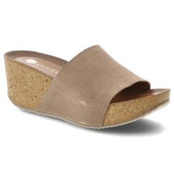 Klapki damskie Armodo, cholewka ze skóry naturalnej zamszowej z szerokim paskiem na wysokim koturnie, beżowe, 40311. Brązowe klapki damskie Armodo, na lato, bez wzorów, ze skóry, wakacyjne, bez obcasa, na koturnie, bez zapięcia. Za 299.00 zł.