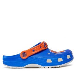 Klapki Crocs. Białe klapki damskie Crocs, bez wzorów, bez zapięcia. Za 159.99 zł.