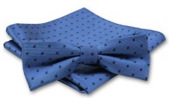 Elegancka Mucha Męska - Alties - Niebieska w Granatowe Grochy. Niebieskie krawaty i muchy Alties, bez wzorów, eleganckie. Za 54.00 zł.