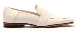 Białe loafersy - wsuwane buty męskie - penny loafers MODINI T238. Białe buty wizytowe męskie Modini Moda Męska, bez wzorów, z gumy, bez obcasa, bez zapięcia. W wyprzedaży za 297.00 zł.