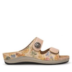 Klapki Inblu. Czerwone klapki damskie Inblu, bez wzorów, bez obcasa, bez zapięcia. Za 129.99 zł.