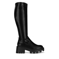 Kozaki DeeZee. Czarne kozaki damskie DeeZee, bez wzorów, bez obcasa, na słupku, bez zapięcia. Za 249.99 zł.