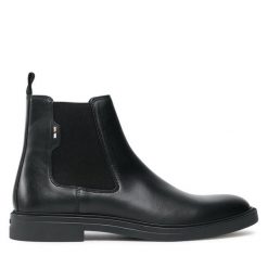 Sztyblety BOSS. Czarne botki męskie Boss, bez wzorów, bez obcasa, bez zapięcia. Za 739.99 zł.