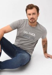 T-shirt z napisem, Comfort Fit, T-BALANCE. Szare t-shirty męskie Volcano, m, bez wzorów, z bawełny, bez kołnierzyka, bez ramiączek. Za 69.99 zł.