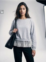 Dresowa bluza z koronkowym dołem - szary. Szare bluzy damskie Sinsay, l, bez wzorów, z dresówki, bez ramiączek, bez kaptura. Za 59.99 zł.