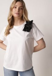 Biało-Czarny Klasyczny T-shirt z Bawełny Zdobiony Aplikacją 3D w Kształcie Kwiatów Noebel. Białe t-shirty damskie Born2be, l, z aplikacjami, z bawełny, eleganckie, bez kołnierzyka, bez ramiączek. Za 59.99 zł.