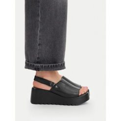 Sandały G-Star. Czarne sandały damskie G-Star, bez wzorów, bez obcasa, na koturnie, bez zapięcia. Za 259.99 zł.