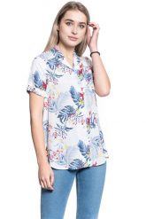 DAMSKA KOSZULA MUSTANG EDDA AOP BLOUSE 1009460 11707. Koszule damskie Mustang, s, bez wzorów, bez kołnierzyka, bez ramiączek. W wyprzedaży za 49.99 zł.