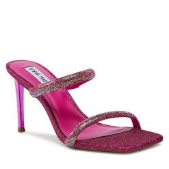 Klapki Steve Madden. Czerwone klapki damskie Steve Madden, bez wzorów, bez obcasa, bez zapięcia. Za 419.99 zł.