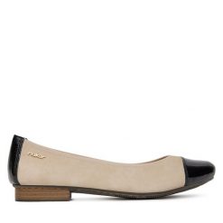 Baleriny Rieker. Brązowe balerinki damskie Rieker, bez wzorów, bez obcasa, bez zapięcia. Za 299.99 zł.