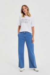 Jeansy z szerokimi nogawkami niebieskie. Niebieskie jeansy damskie MOODO, bez wzorów, z bawełny. Za 139.99 zł.