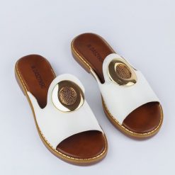 Białe klapki damskie M.Daszyński 2266-5. Białe klapki damskie M.Daszyński, bez wzorów, ze skóry, eleganckie, bez obcasa, bez zapięcia. Za 129.00 zł.
