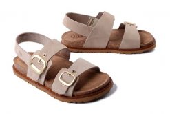 YOKONO BOLUS-252 NOB SAND, sandały damskie. Brązowe sandały damskie Yokono, bez wzorów, bez obcasa, na płaskiej podeszwie, bez zapięcia. Za 289.90 zł.