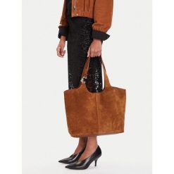Torebka Coccinelle. Brązowe shopperki damskie Coccinelle, bez wzorów, bez dodatków. Za 1,399.00 zł.