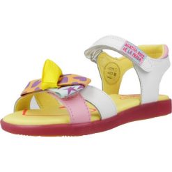 Sandały AGATHA RUIZ DE LA PRADA 242961A Biały. Białe sandały damskie Agatha Ruiz de la Prada, bez wzorów, ze skóry, bez obcasa, bez zapięcia. Za 259.31 zł.