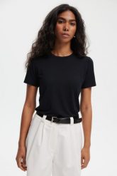 T-SHIRT NINA CZARNY S - Flawless. Czarne t-shirty damskie Flawless, s, bez wzorów, z materiału, eleganckie, bez kołnierzyka, bez ramiączek. Za 229.00 zł.