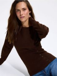 Sweter z guzikami - ciemnobrązowy. Brązowe swetry nierozpinane damskie Reserved, l, bez wzorów, z dzianiny, bez kołnierzyka, bez ramiączek. Za 119.99 zł.
