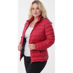 Czerwona Kurtka Hey There. Czerwone kurtki damskie Born2be, xl, bez wzorów. Za 149.99 zł.