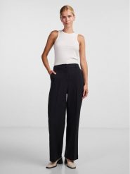 YAS Spodnie materiałowe 26030711 Czarny Regular Fit. Czarne spodnie materiałowe damskie YAS, bez wzorów, z materiału. Za 239.99 zł.