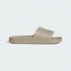 Klapki adilette Aqua. Brązowe klapki męskie Adidas, bez wzorów, z materiału, bez zapięcia. Za 99.95 zł.