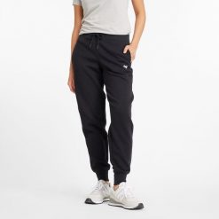 Spodnie damskie New Balance WP43805BK – czarne. Czarne spodnie dresowe damskie New Balance, bez wzorów, z bawełny, klasyczne. Za 159.99 zł.