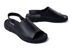 MANITU 910216-01 schwarz, sandały damskie. Czarne sandały damskie Manitu, bez wzorów, z gumy, bez obcasa, bez zapięcia. Za 284.90 zł.