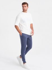 Spodnie dresowe męskie z tkaniny ottoman - ciemnoniebieskie V2 - Rozmiar: M. Niebieskie spodnie sportowe męskie Ombre Clothing, m, bez wzorów, z bawełny. W wyprzedaży za 39.99 zł.