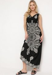 Czarna Sukienka w Stylu Boho z Gumką w Pasie i Troczkami na Ramionach Aretava. Czarne sukienki damskie Born2be, na co dzień, l, bez wzorów, boho, bez kołnierzyka, bez ramiączek, maxi, proste. Za 44.99 zł.