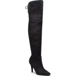 Muszkieterki GUESS - FLNO24 ESU11 BLACK. Czarne kozaki damskie Guess, bez wzorów, z materiału, bez obcasa, bez zapięcia. W wyprzedaży za 439.00 zł.