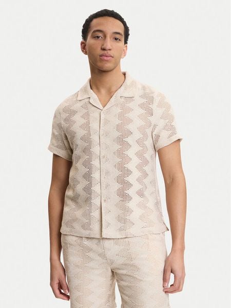 Guess Koszula M6GP46 K3236 Beżowy Regular Fit. Brązowe koszule męskie Guess, l, z aplikacjami, z bawełny, bez kołnierzyka, bez ramiączek. Za 230.99 zł.