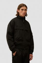 C.P. COMPANY Czarna męska bomberka Short Jacket. Czarne kurtki męskie C.P. Company, m, bez wzorów, z poliesteru, eleganckie, bez kaptura. W wyprzedaży za 1,529.99 zł.