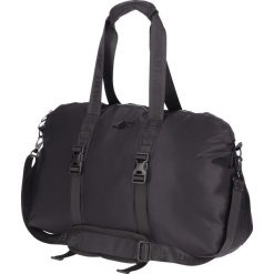 Torba sportowa TPU101 - głęboka czerń. Torby na ramię męskie 4F, bez wzorów, na ramię. W wyprzedaży za 79.99 zł.