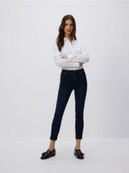 Jeansy slim fit mid rise - granatowy. Niebieskie jeansy damskie Reserved, bez wzorów, z bawełny. Za 99.99 zł.