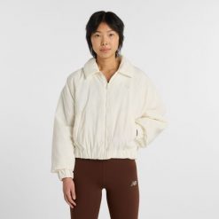 Kurtka damska New Balance WJ61D8YXSST​ – beżowa. Brązowe kurtki sportowe damskie New Balance, na wiosnę, xs, bez wzorów, z bawełny, bez ramiączek, bez kaptura. Za 519.99 zł.