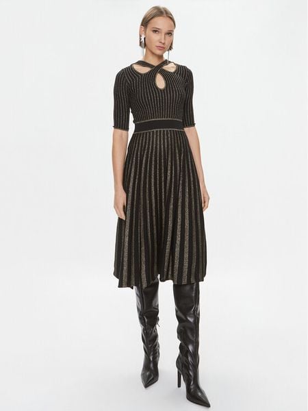 Pinko Sukienka codzienna Bitter 100413 A0L0 Czarny Regular Fit. Czarne sukienki damskie Pinko, na co dzień, l, bez wzorów, z syntetyku, bez kołnierzyka, bez ramiączek, proste. Za 939.99 zł.