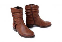 RIEKER Y0850-24 brown, botki damskie. Czerwone botki damskie Rieker, na zimę, bez wzorów, bez obcasa, na obcasie, bez zapięcia. Za 359.90 zł.