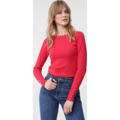 Czerwony Sweter Sinéad. Czerwone swetry nierozpinane damskie Born2be, l, bez wzorów, klasyczne, bez kołnierzyka, bez ramiączek. Za 69.99 zł.