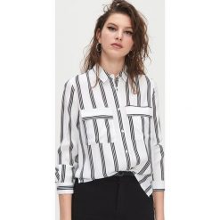 Koszula w paski z wiskozy - Biały. Białe koszule damskie Cropp, l, bez wzorów, z wiskozy, bez kołnierzyka, bez ramiączek. Za 69.99 zł.