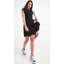Sukienka KARL LAGERFELD. Sukienki damskie KARL LAGERFELD, xs, bez wzorów, bez kołnierzyka, bez ramiączek. W wyprzedaży za 513.57 zł.