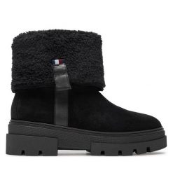 Botki Tommy Hilfiger. Czarne botki damskie Tommy Hilfiger, bez wzorów, bez obcasa, na płaskiej podeszwie, bez zapięcia. Za 449.99 zł.