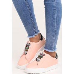 Różowe Buty Sportowe Milion Lights. Czerwone obuwie sportowe damskie Born2be, z aplikacjami, bez zapięcia. Za 29.99 zł.