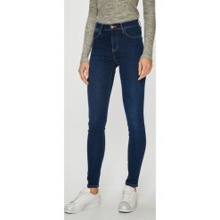 Wrangler - Jeansy Cosy Feel. Niebieskie jeansy damskie Wrangler, bez wzorów, z bawełny, z podwyższonym stanem. W wyprzedaży za 299.90 zł.