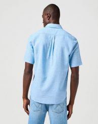 MESKA KOSZULA WRANGLER SS 1 PKT SHIRT PACIFIC BLUE 112362731. Niebieskie koszule męskie Wrangler, m, bez wzorów, bez kołnierzyka, bez ramiączek. Za 169.99 zł.