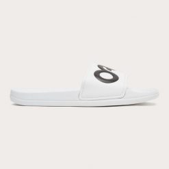 Oakley Klapki Summerville Fof100408-100. Białe klapki męskie Oakley, bez wzorów, bez zapięcia. Za 82.99 zł.